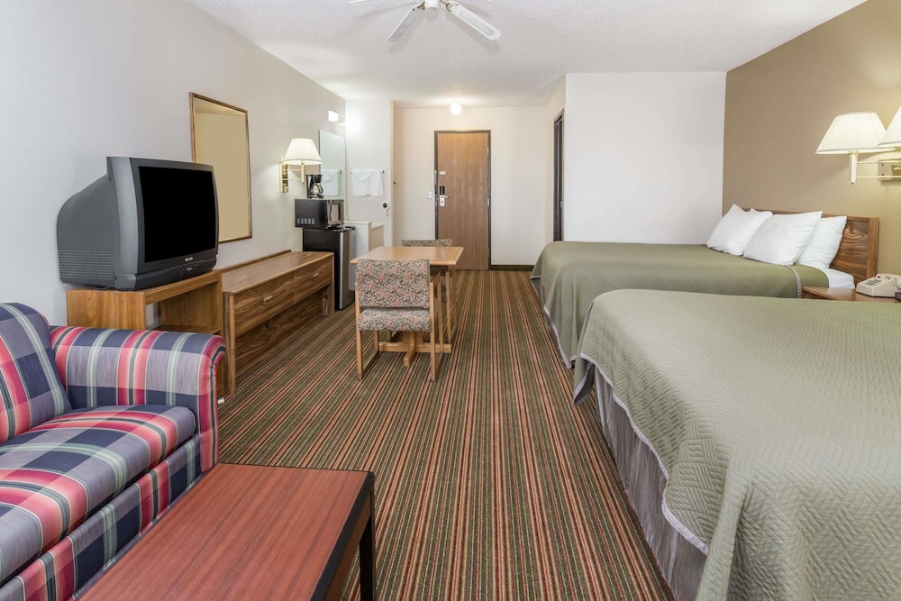 Travelodge By Wyndham Longmont 14/35