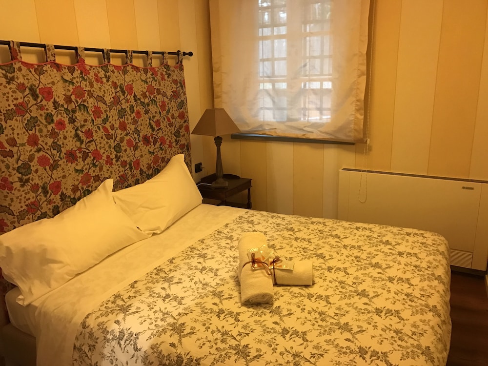 Bed and Breakfast At Home Lucca 6/36