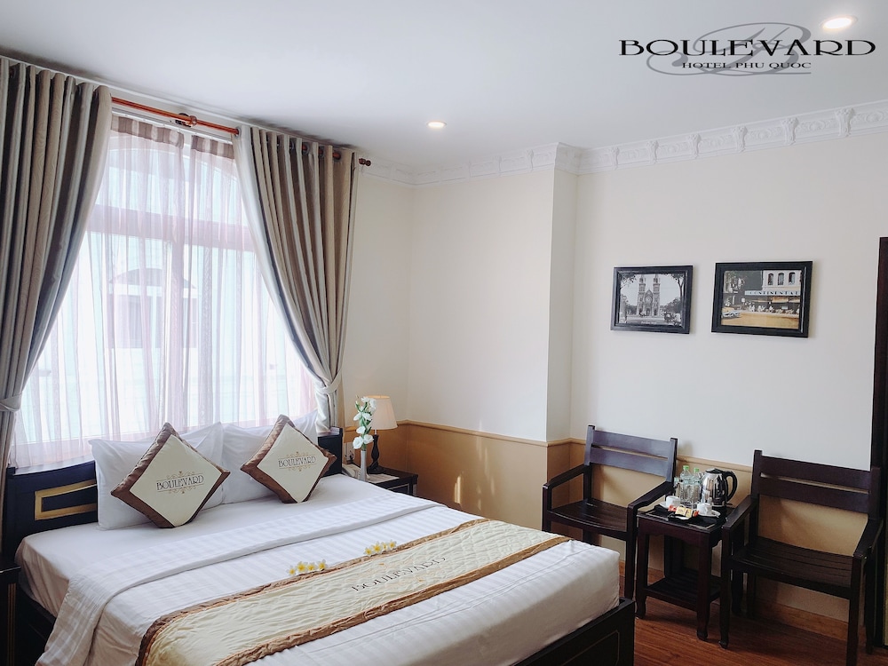 Boulevard Hotel 19/71