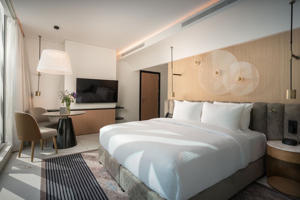 JUNIOR SUITE, CITY VIEW