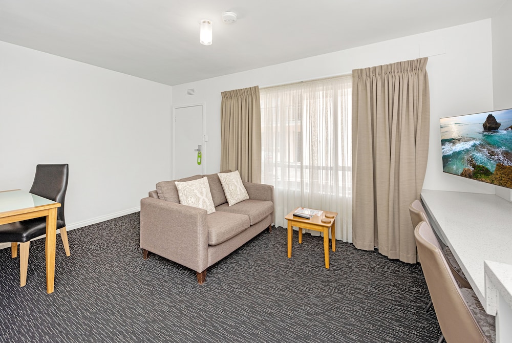 Fawkner Suites Serviced Apartments 37/64