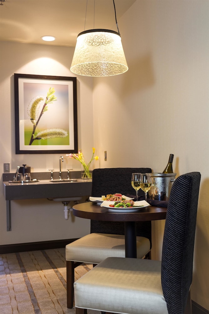 Best Western Premier Boulder Falls Inn 48/66
