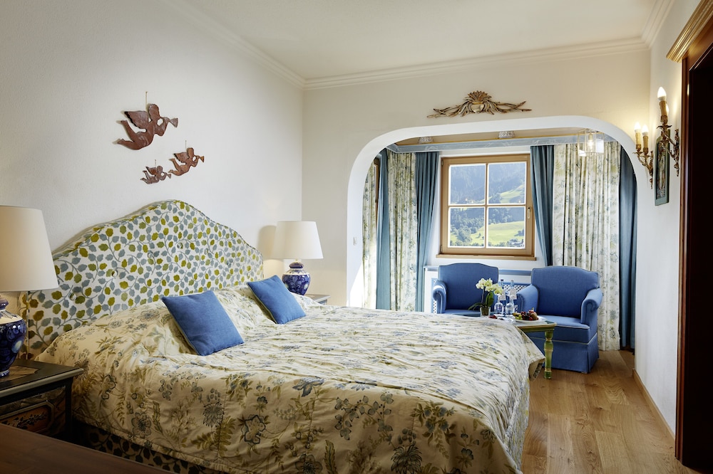 2 Bedrooms, Family Suite, 2 Double Beds, Mountain Side, Mountain View