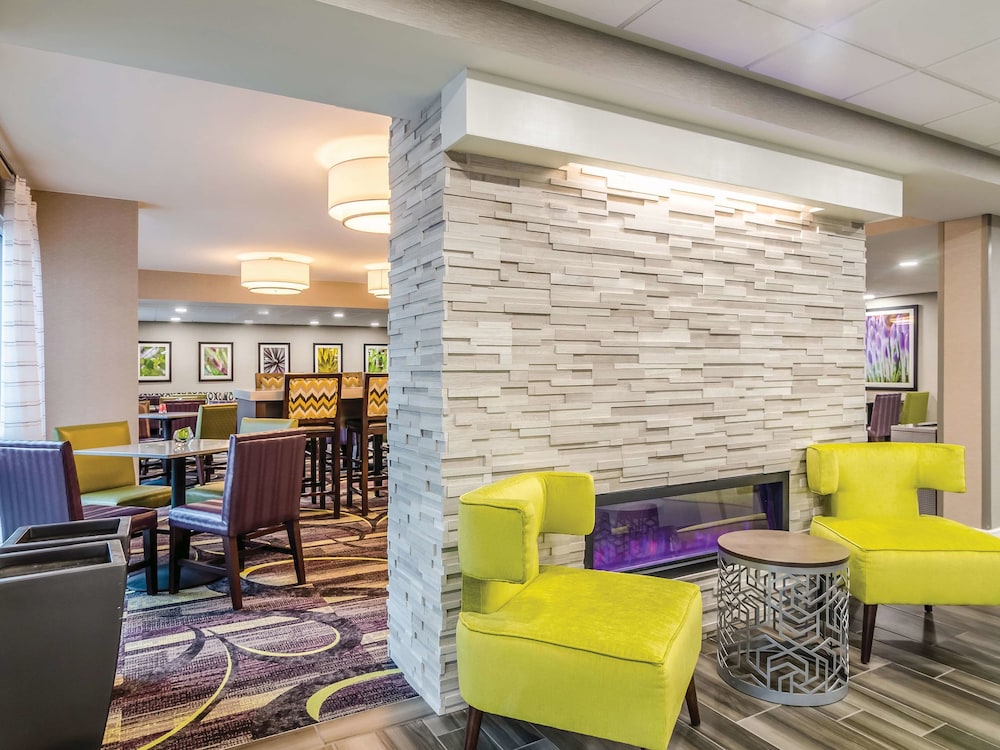 La Quinta Inn & Suites by Wyndham Myrtle Beach - N Kings Hwy 33/42