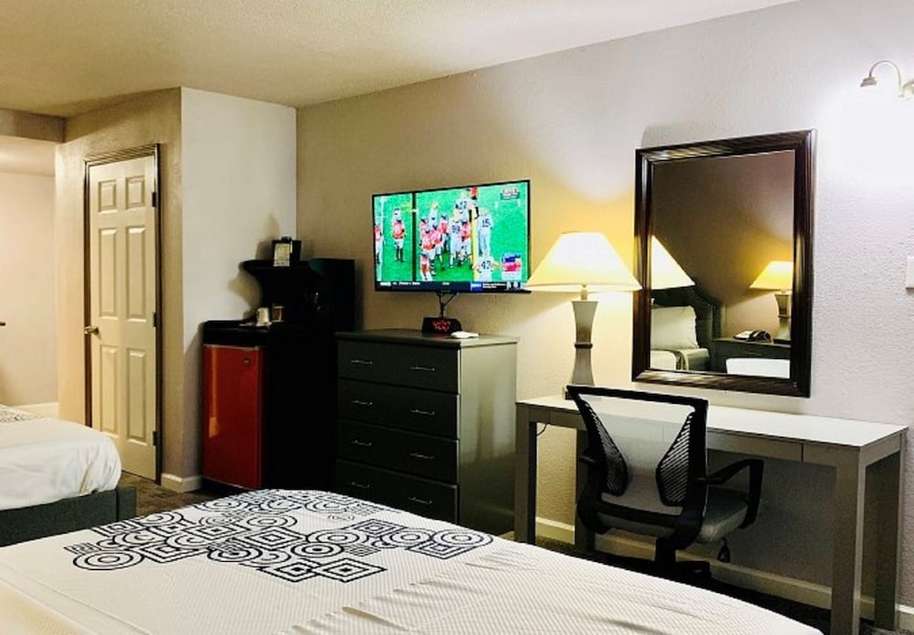 R Nite Star Inn & Suite 27/65