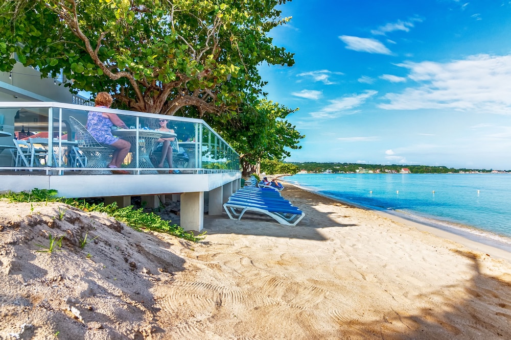 Travellers Beach Resort 58/61