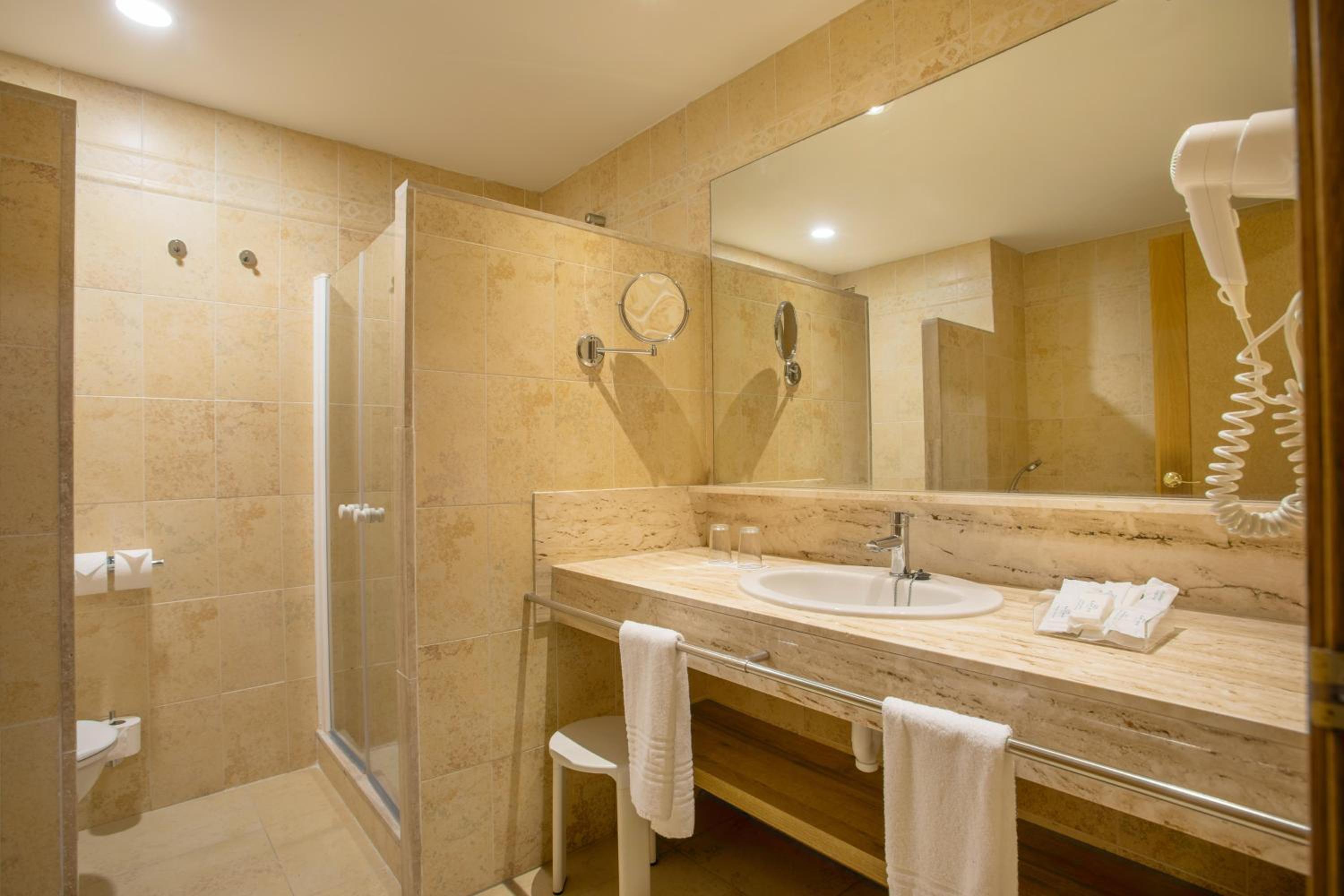 2 BEDROOMS, CONNECTING, SUITE, POOL VIEW