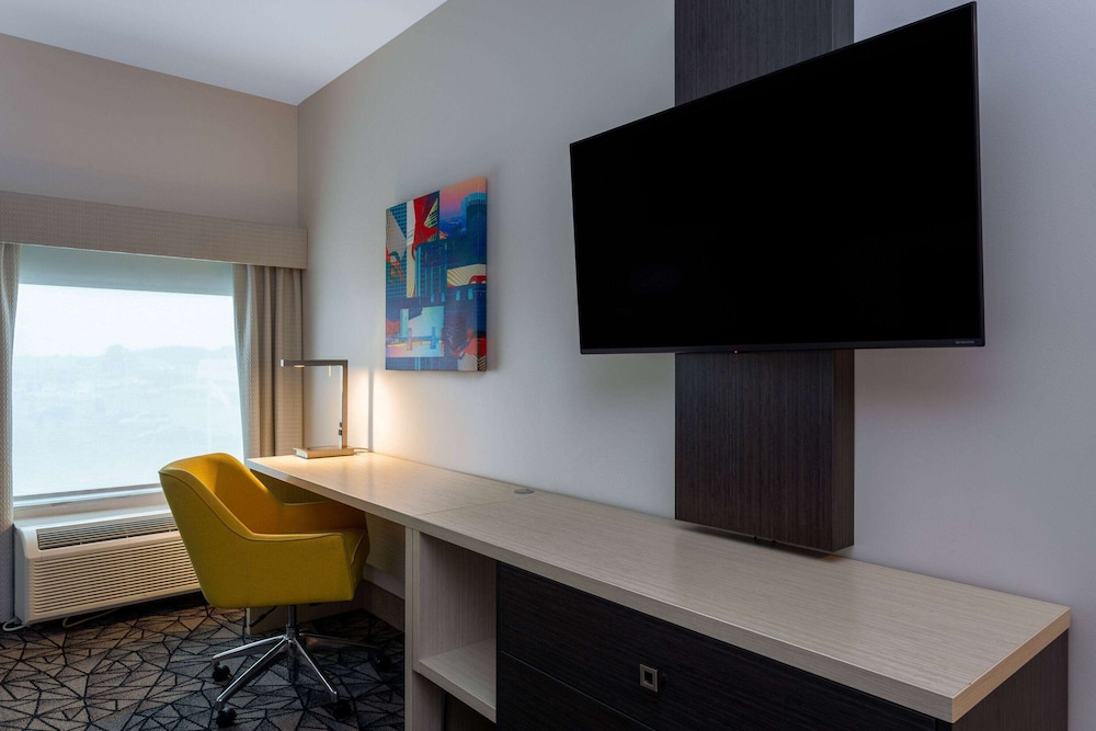 La Quinta Inn & Suites by Wyndham Shorewood 31/40
