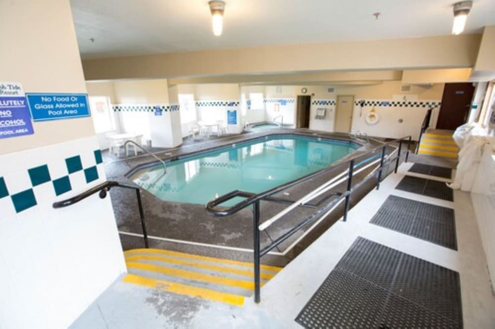 Ebb Tide Oceanfront Inn 45/73