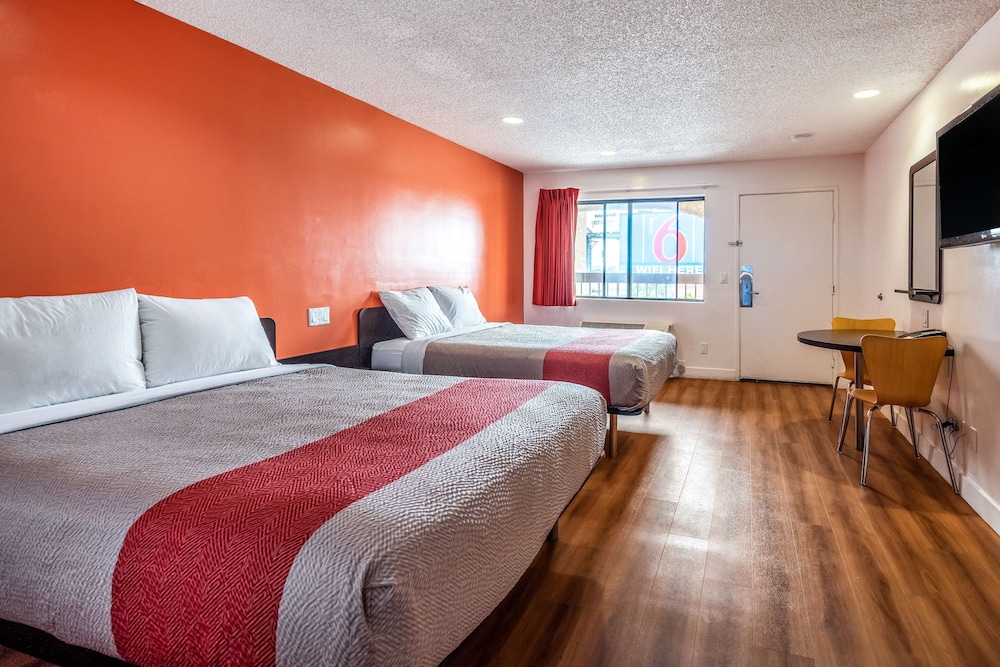 Motel6 Gardena, CA - South 10/25
