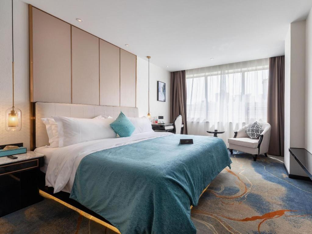 Xana Deluxe Hotel (Beijing Guanganmen Subway Station) 22/48