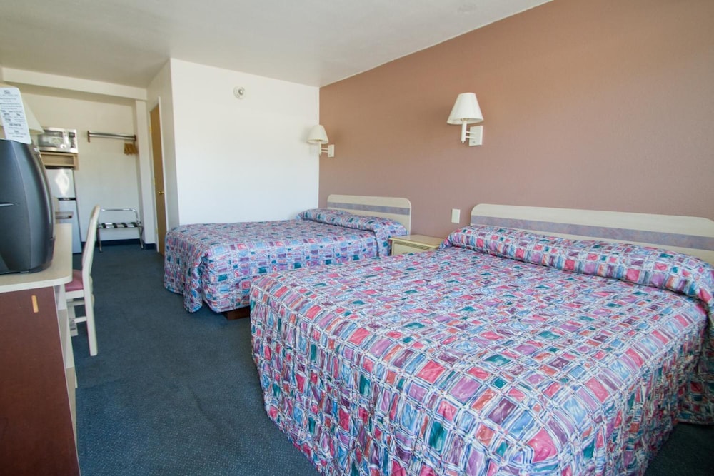 Brooks Street Motor Inn 9/30