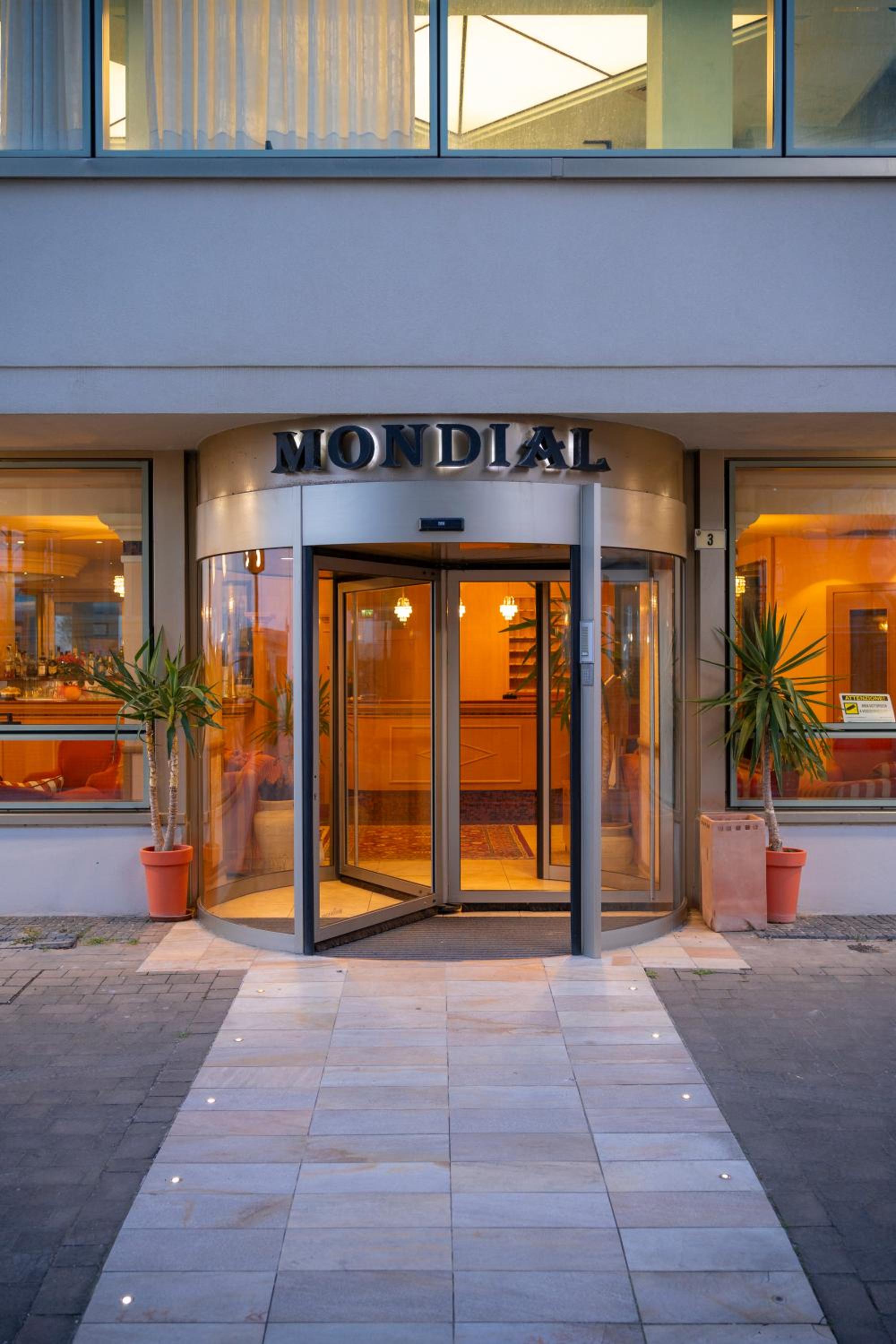 Hotel Mondial 3/48