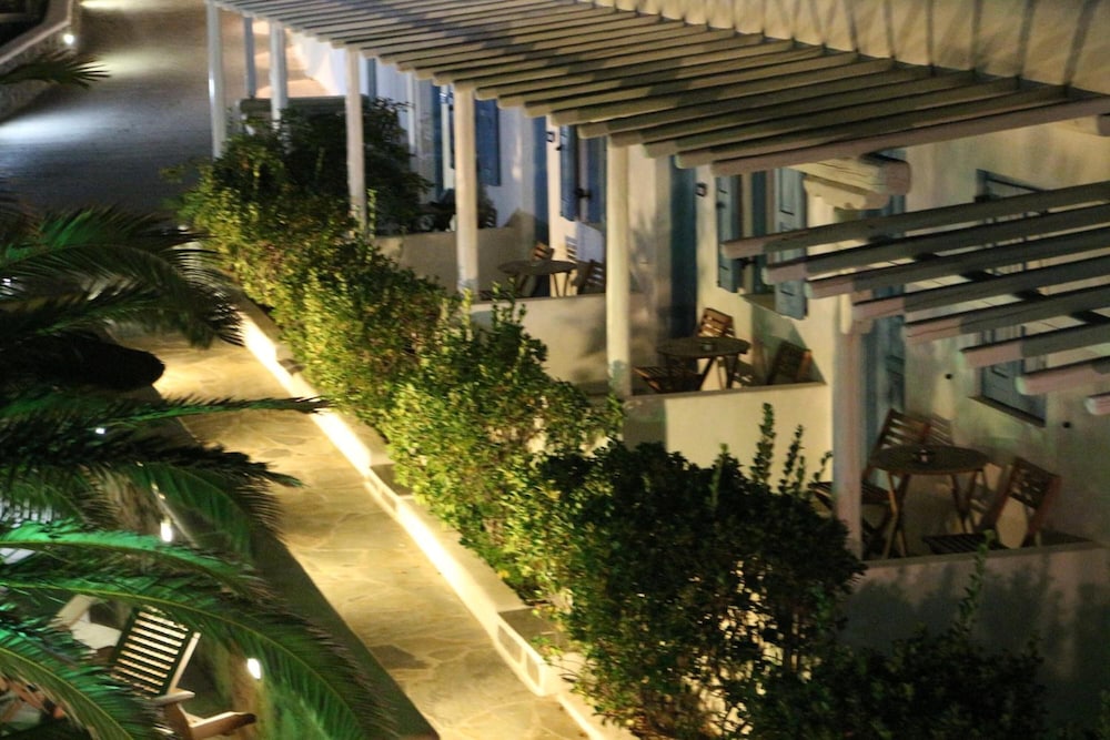 PETINAROS HOTEL 48/69