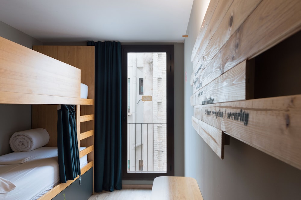 Yeah Barcelona Hostel 34/34