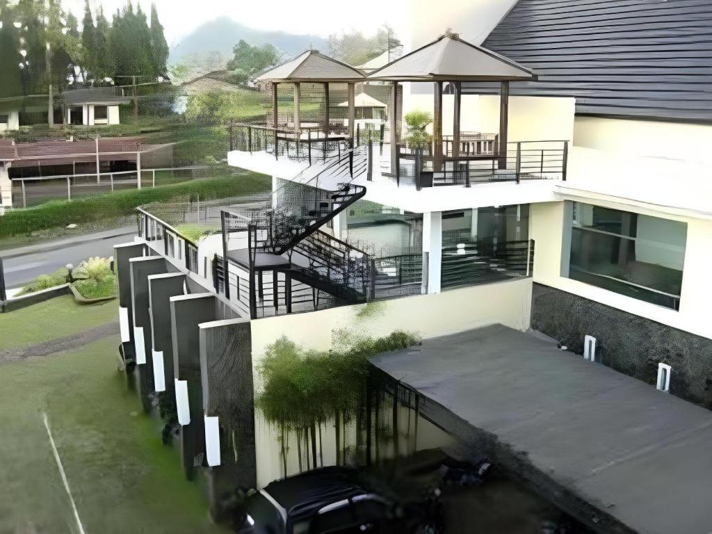 Hotel Bintang Tawangmangu 15/17