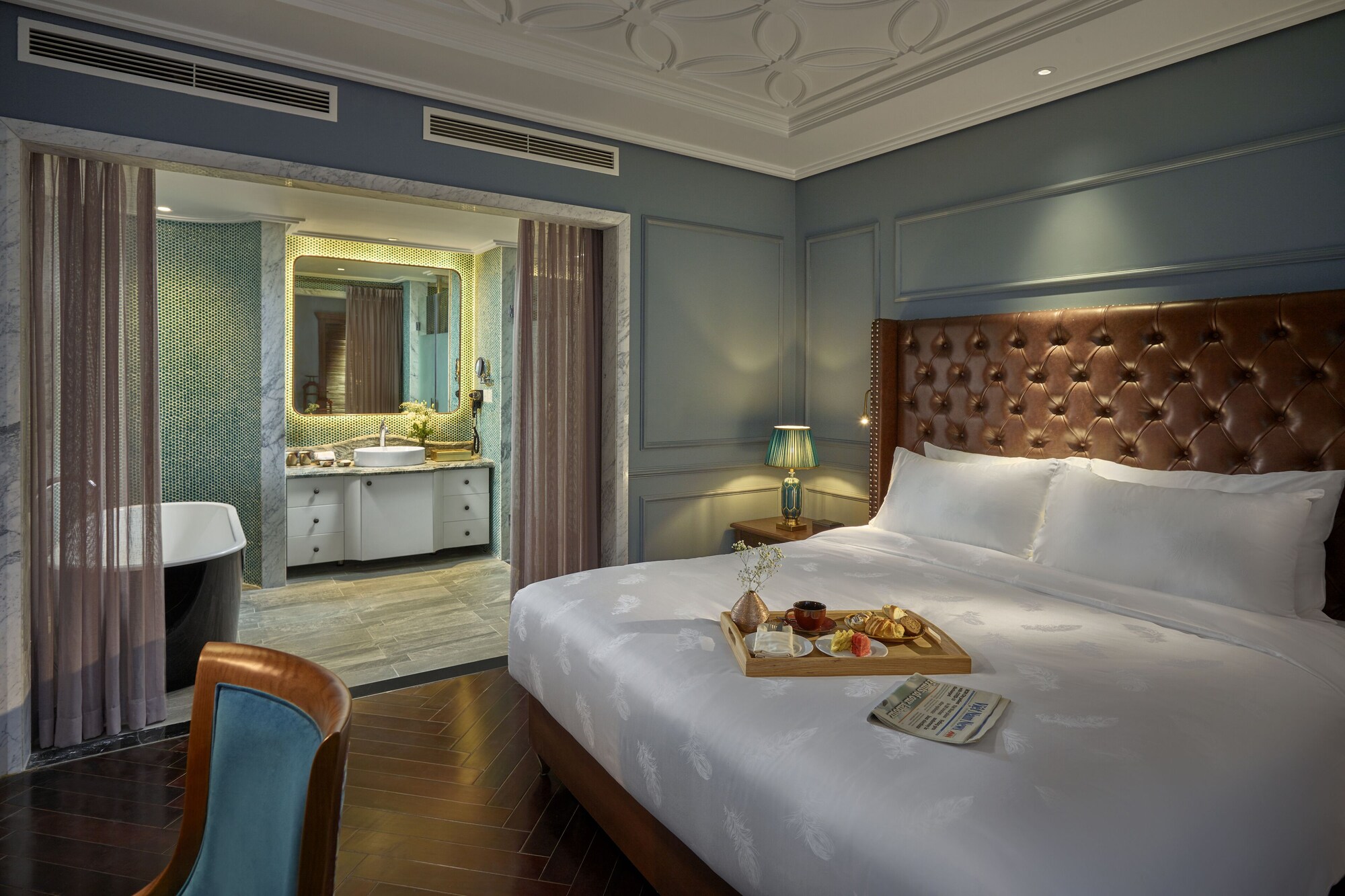 LUXURY, SUITE