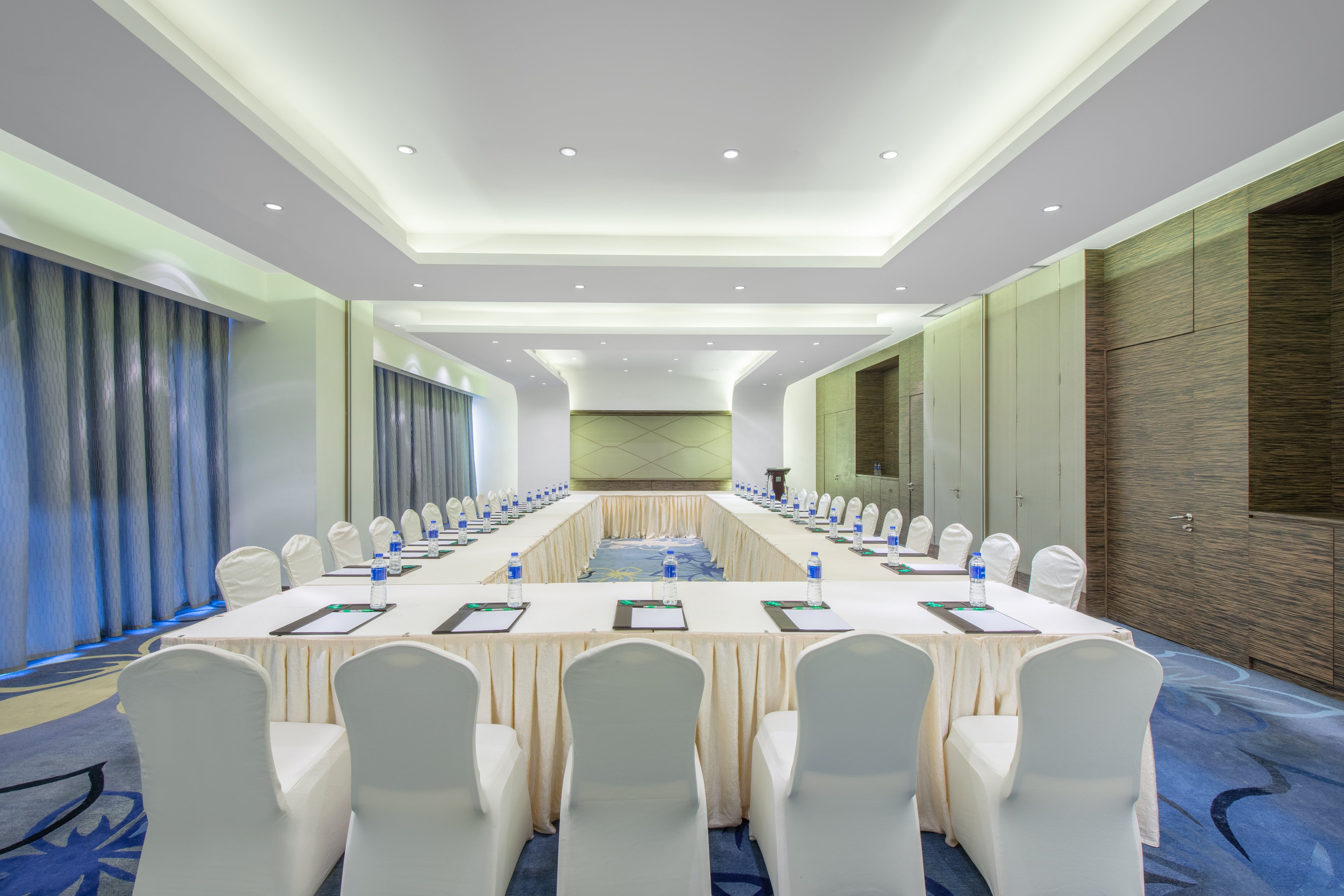 HOLIDAY INN SHANGHAI SONGJIANG 32/42