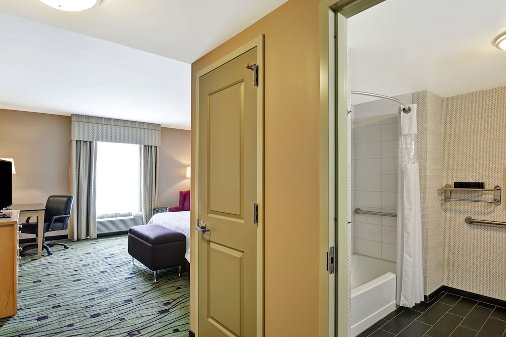 Hampton Inn And Suites Raleigh Crabtree Valley Nc 32/55