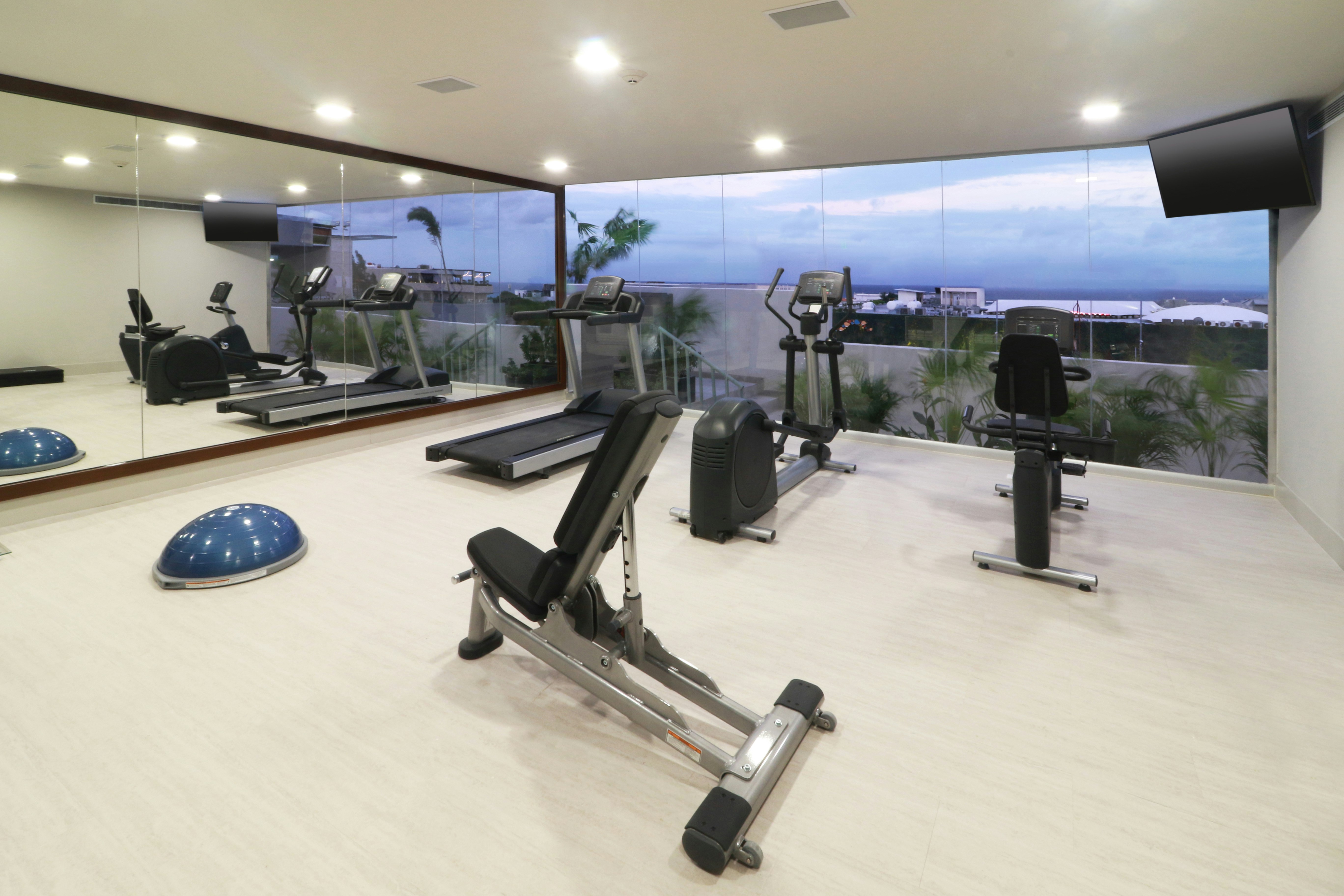Holiday Inn Express And Suites Playa Del Carmen 34/74