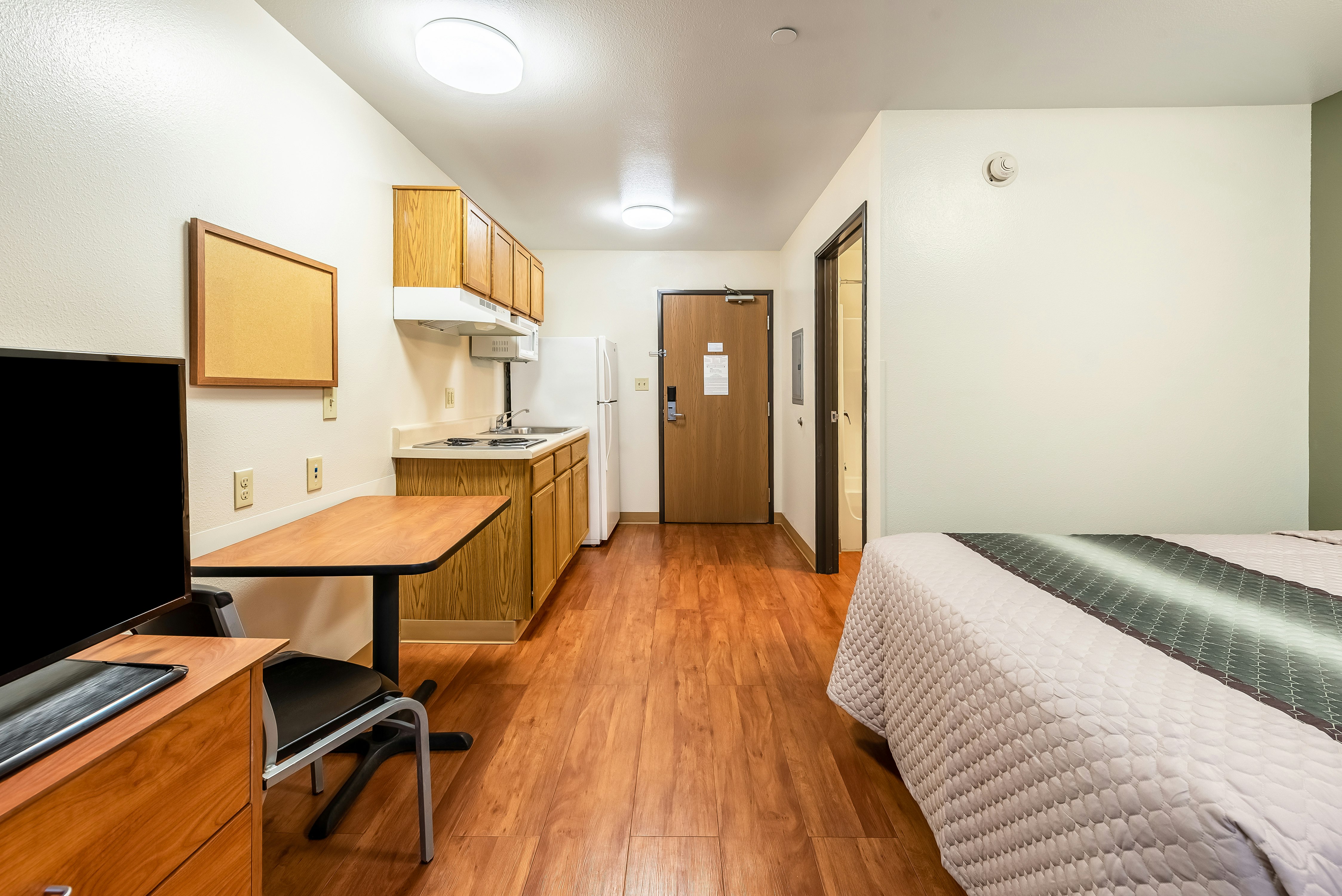 STUDIO, DOUBLE BED