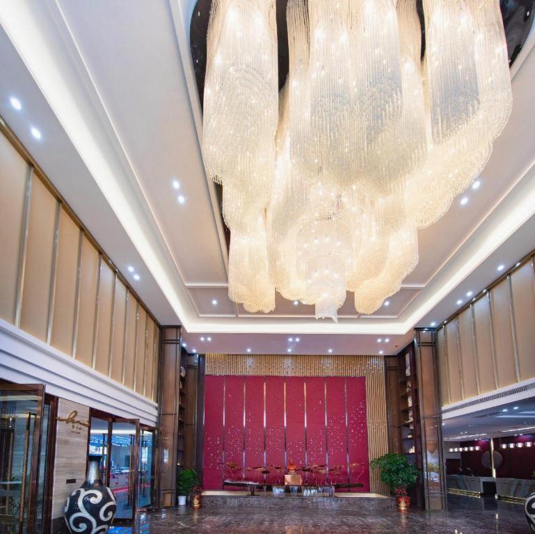 Echarm Hotel(Xiaogan Hanchuan Renmin Avenue Branch) 8/42
