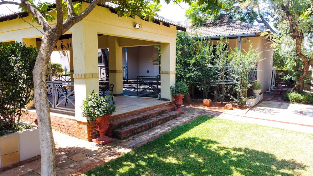 Thaba Legae Guest Lodge 2/43