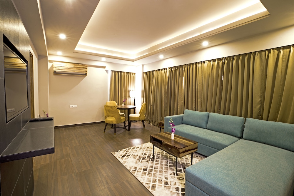 Regenta Central Noida 36/44