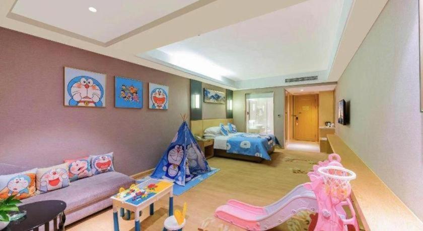 Vienna Hotel (Zhongshan Xiaolan High Speed Railway Station) 42/59