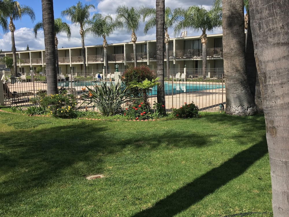 Valley Inn 1/59