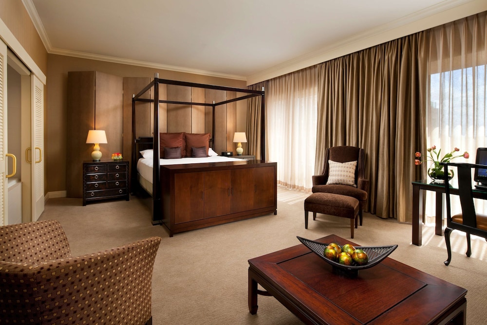 Hyatt Regency Bellevue 12/72