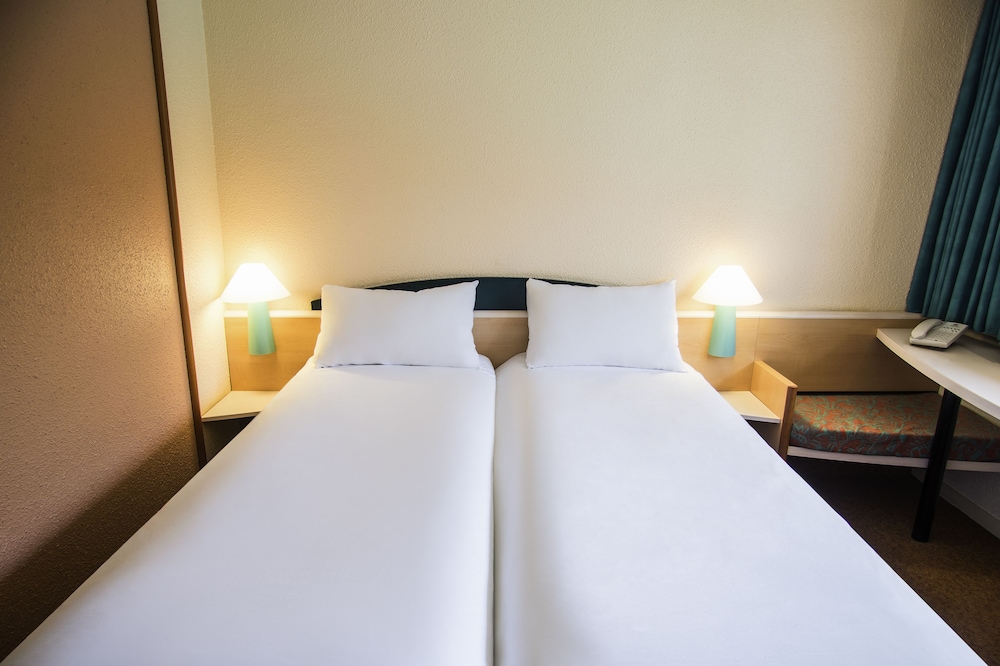 Room, Twin Beds