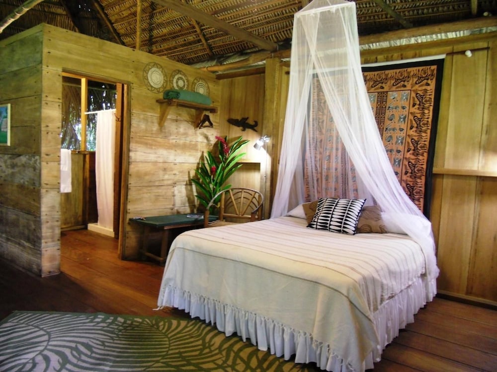 Casita, 1 Double and 1 Single Bed