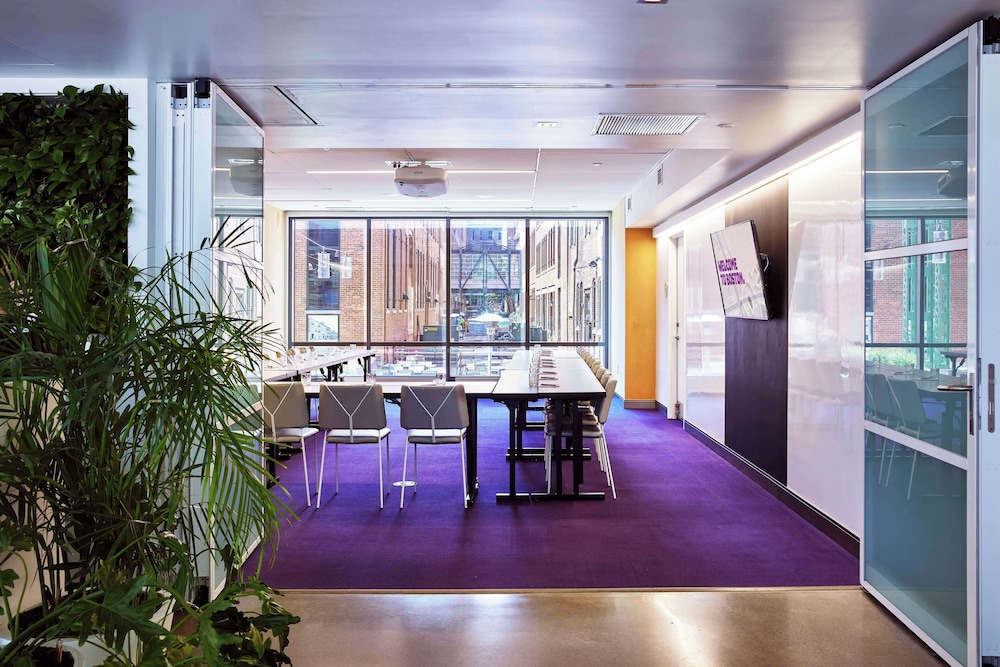 YOTEL Boston, Select by Hilton 12/79