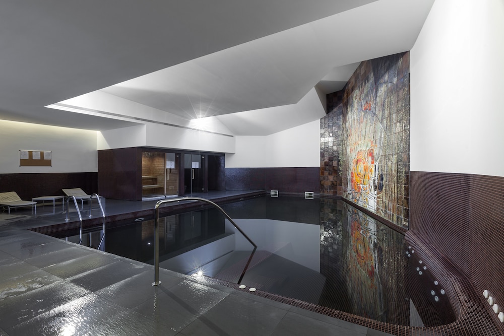 swimming pool spa