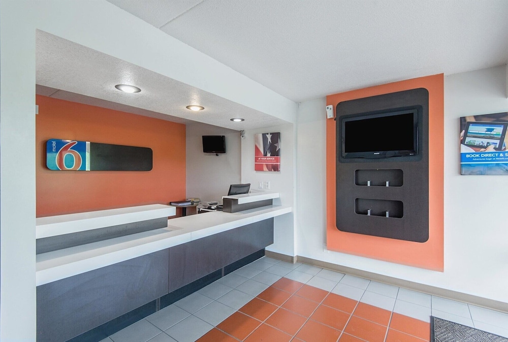 Lobby at Motel6 Overland Park, KS, OVERLAND PARK - KS