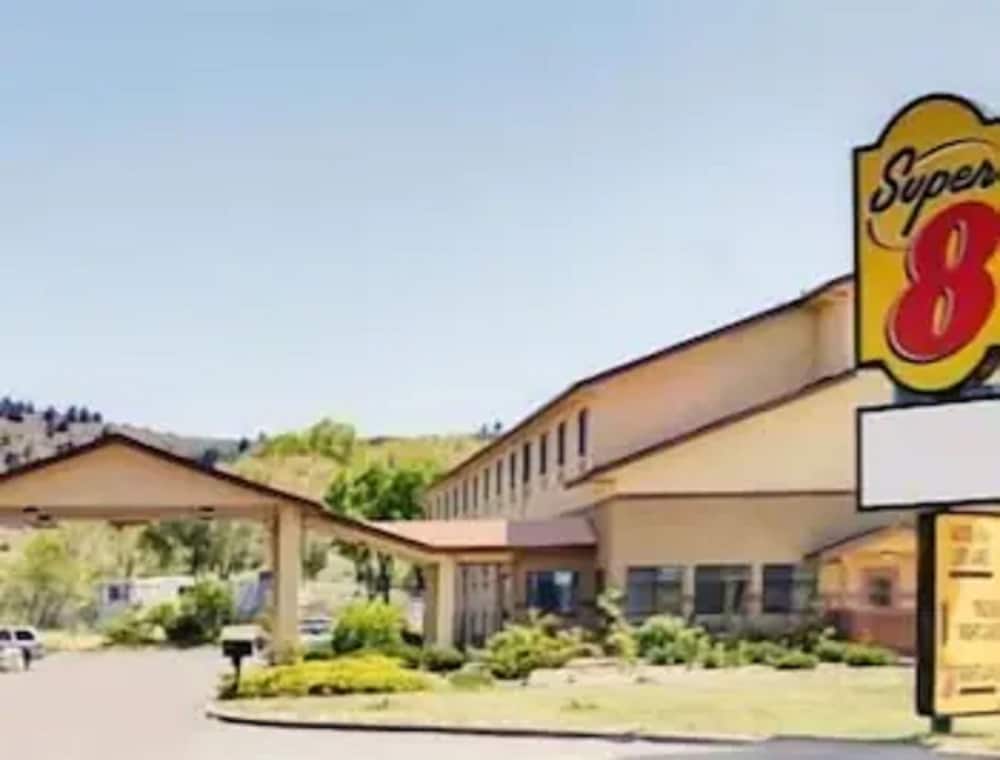 Super 8 By Wyndham Klamath Falls 2/28