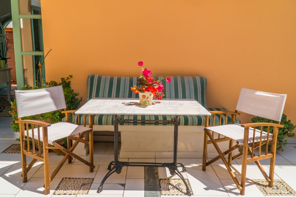Efchi Suites 1904 26/39