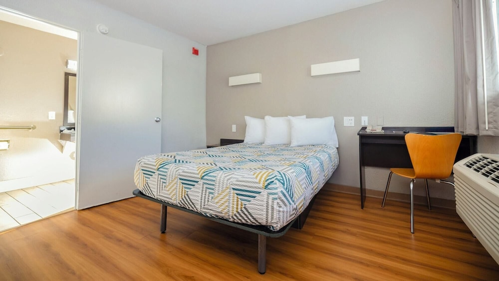 Motel6 Ontario, CA - Airport 28/61