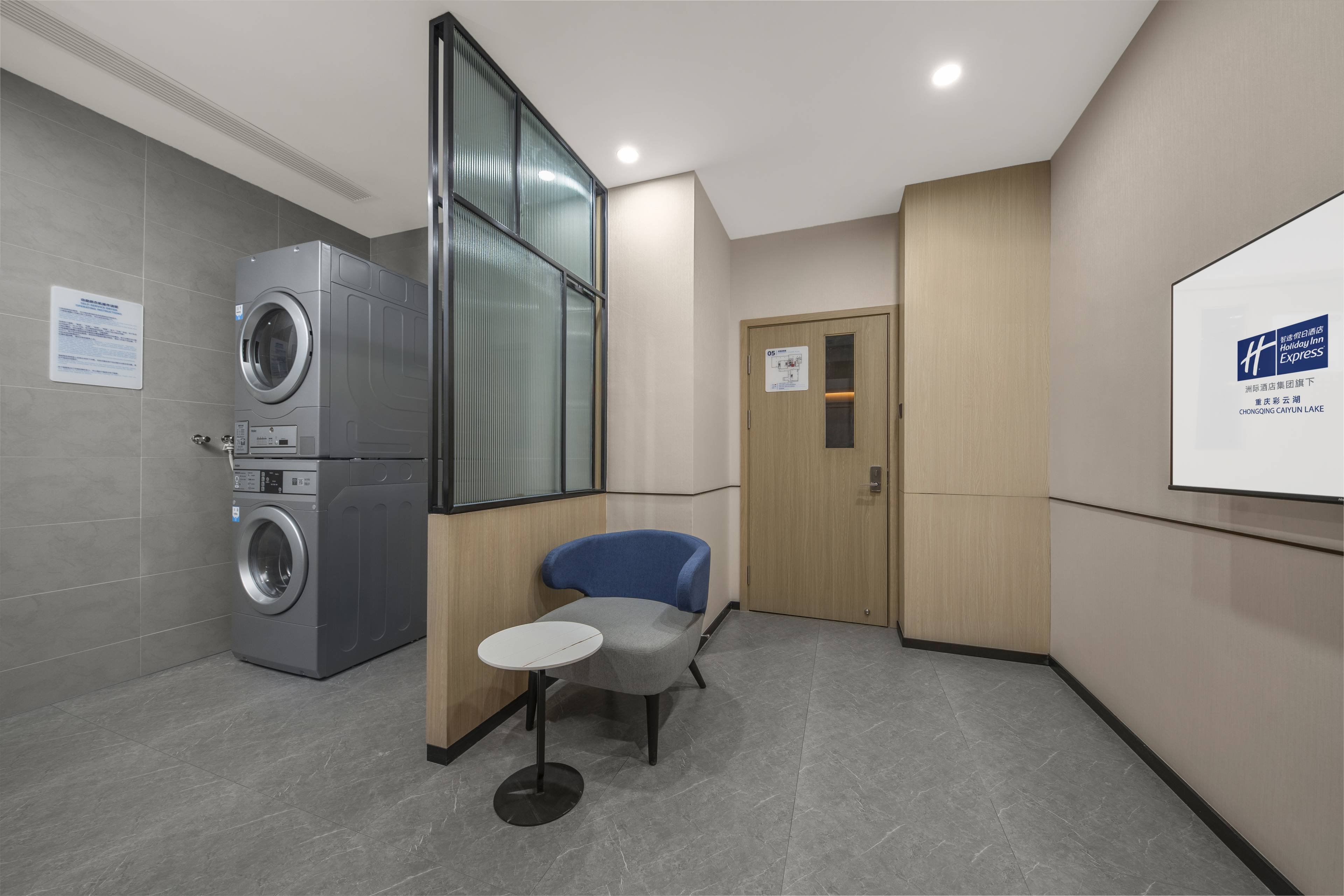 Holiday Inn Express Chongqing Caiyun Lake 32/32