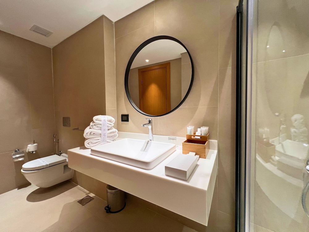 New President Hotel 39/43