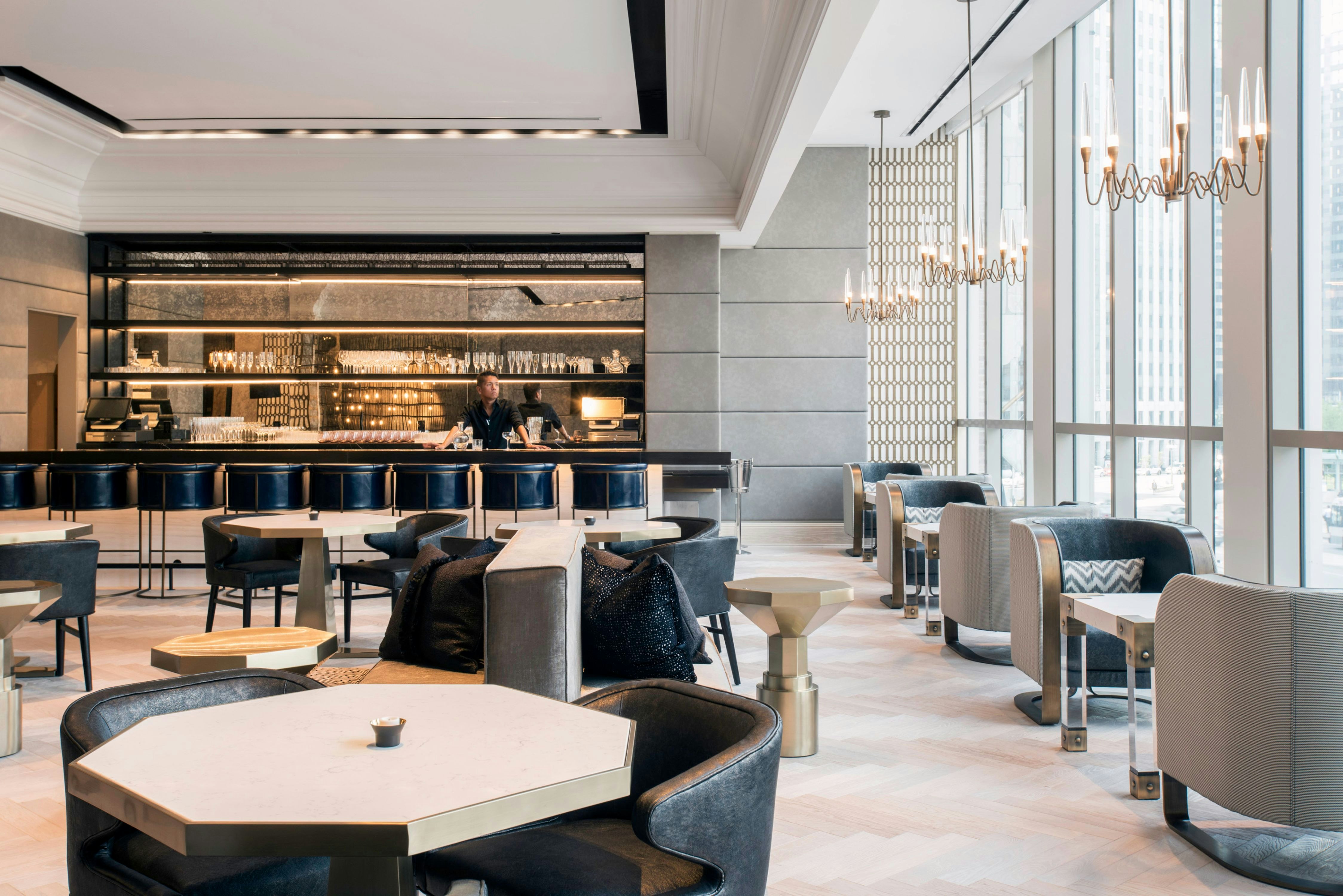 Londonhouse Chicago Curio Collection By Hilton 26/50