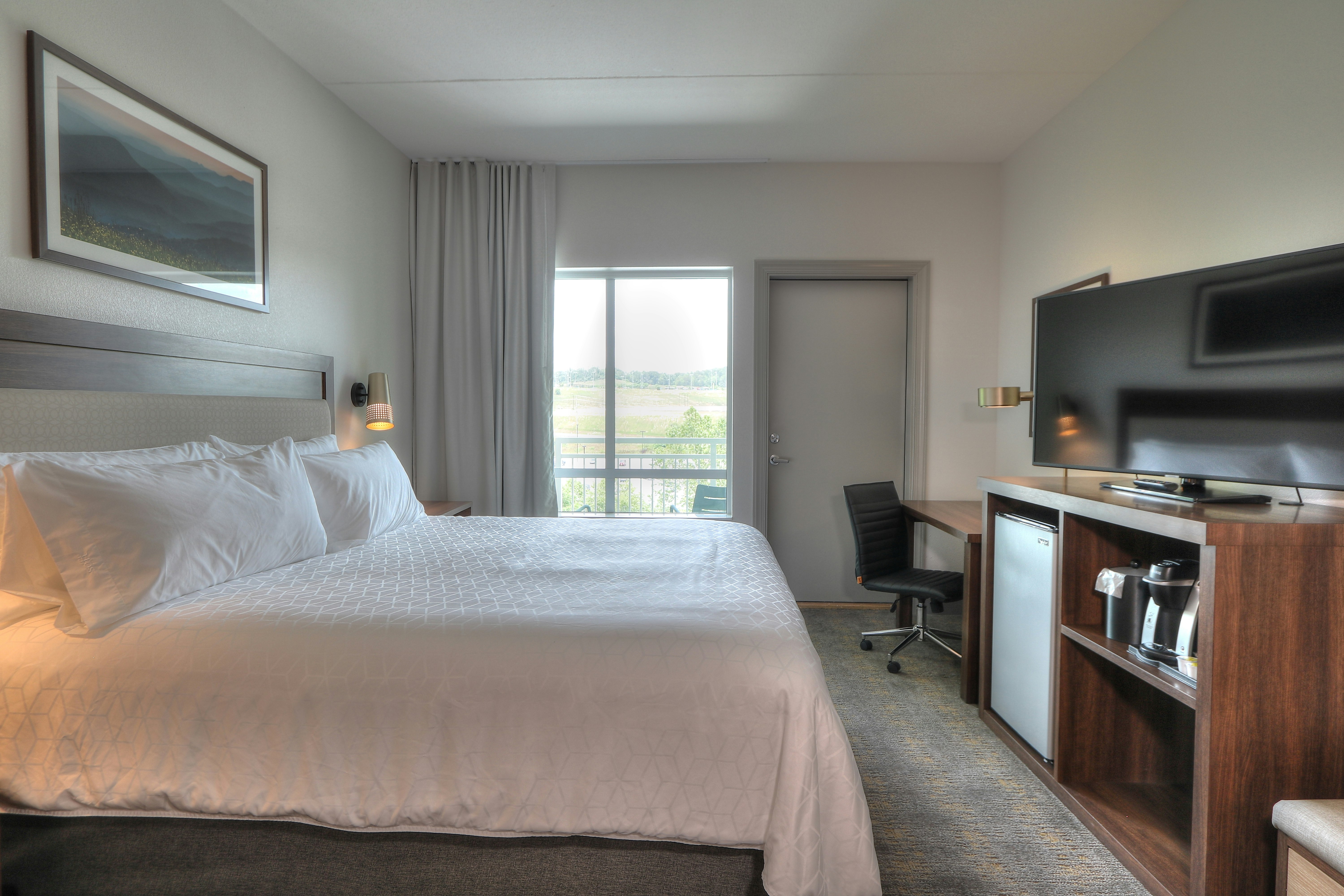 River, King Bed, Balcony, High Floor