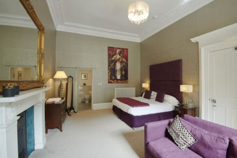 24 Royal Terrace 19/50