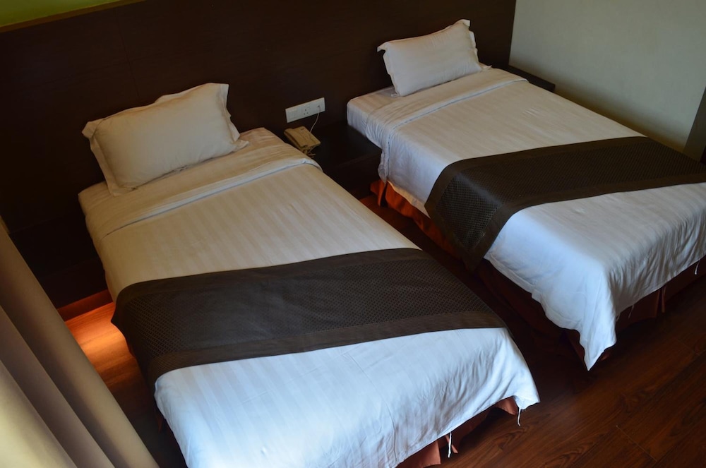 Hotel Lintas Plaza 13/39