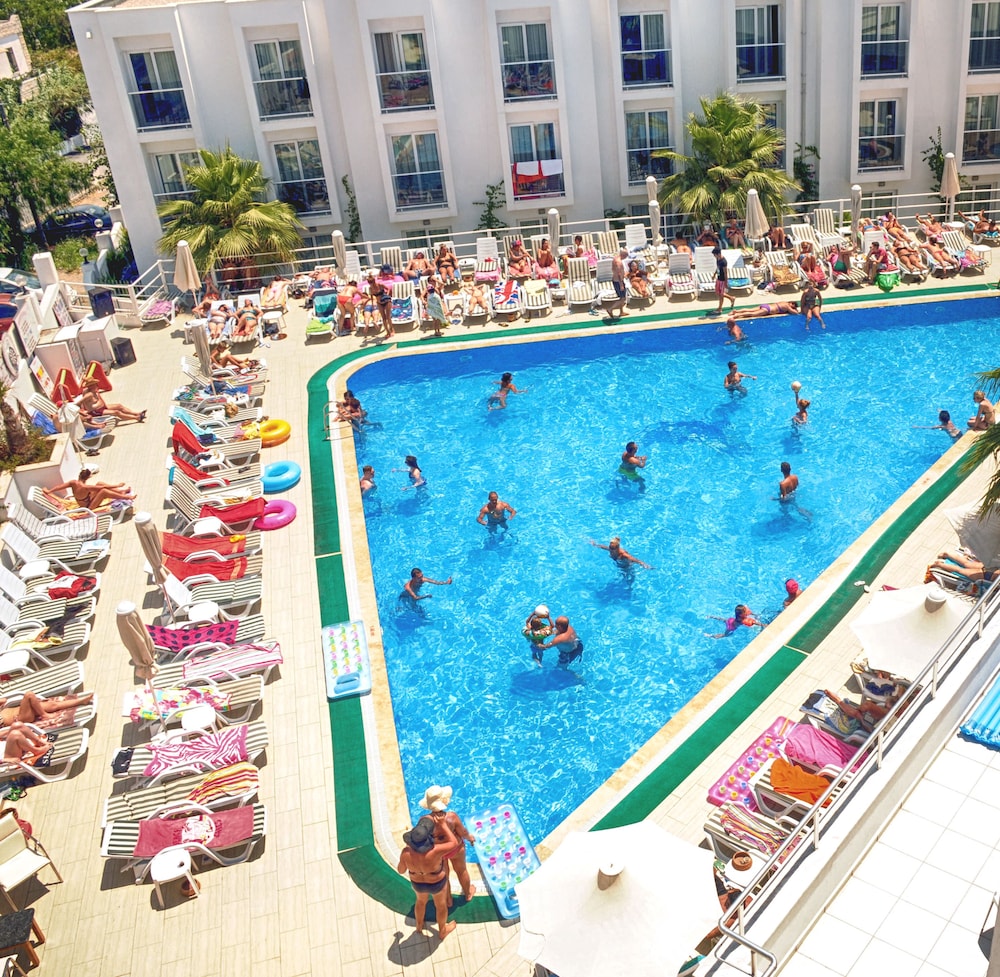 Shark Club Hotel 15/34