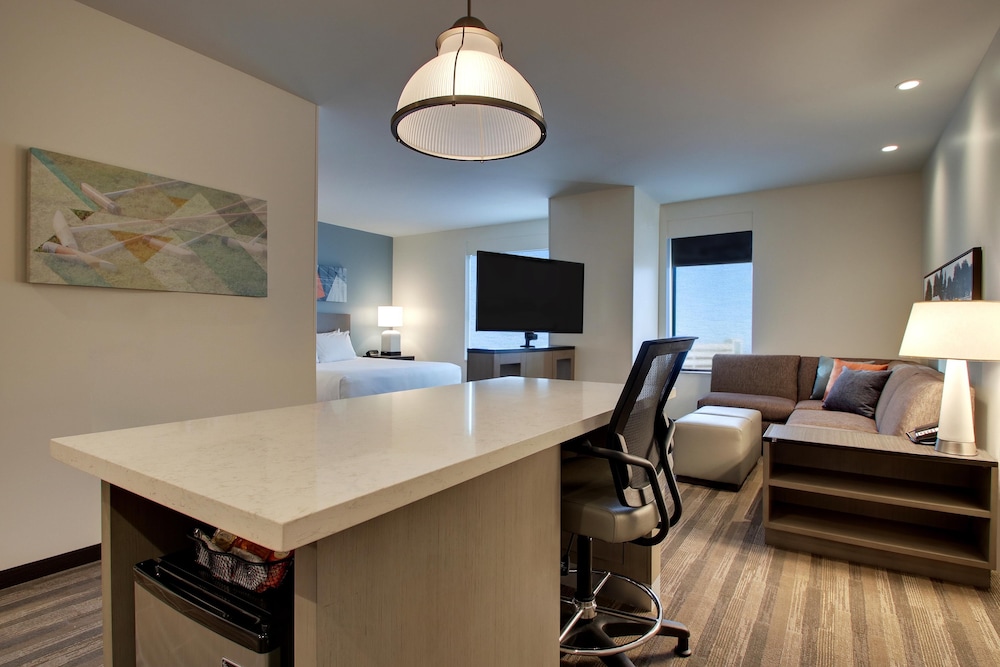 Hyatt House Oak Brook 59/64