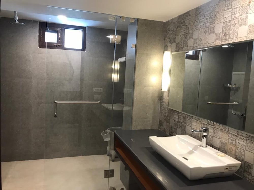 Country Inn & Suites by Radisson, Sonamarg 46/50