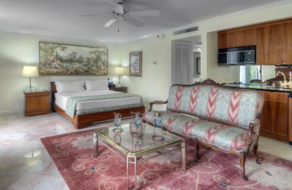 Dinah's Garden Hotel 33/60