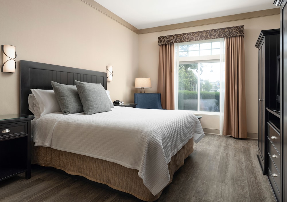 West Inn And Suites 25/55